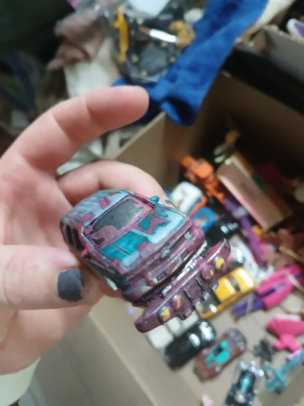 1997 Chevy Tahoe die-cast model, Matchbox in a 1:64 Missing Tires Painted